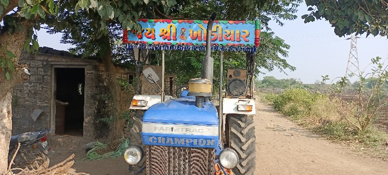 ટ્રેકટર વેચવાનું છે