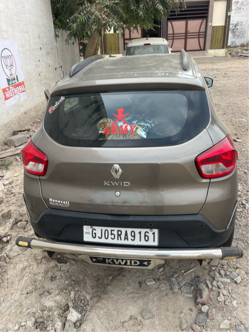 ફોર વ્હીલ-કાર વેચવાની છે
