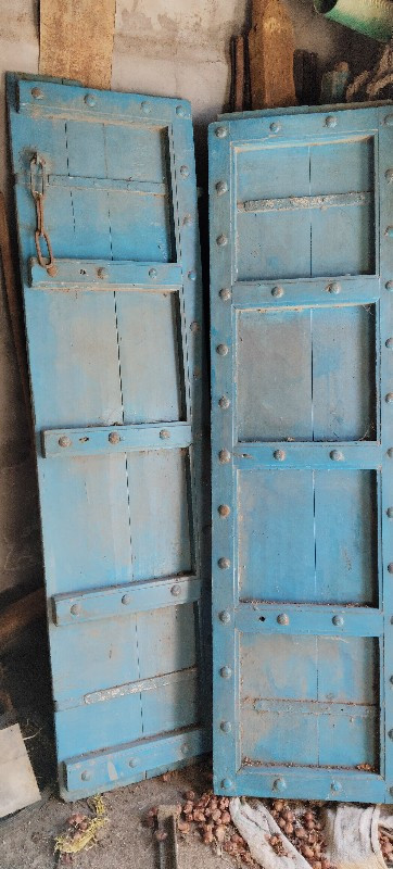 લાકડાના દરવાજા વેચવાના છે