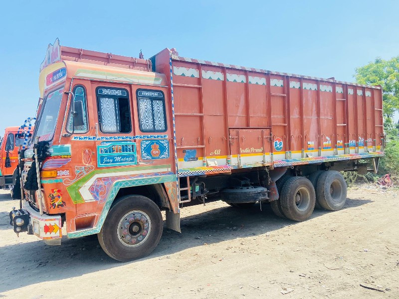 કોઈ પણ કંપનીના ટ્રક , જેસીબી