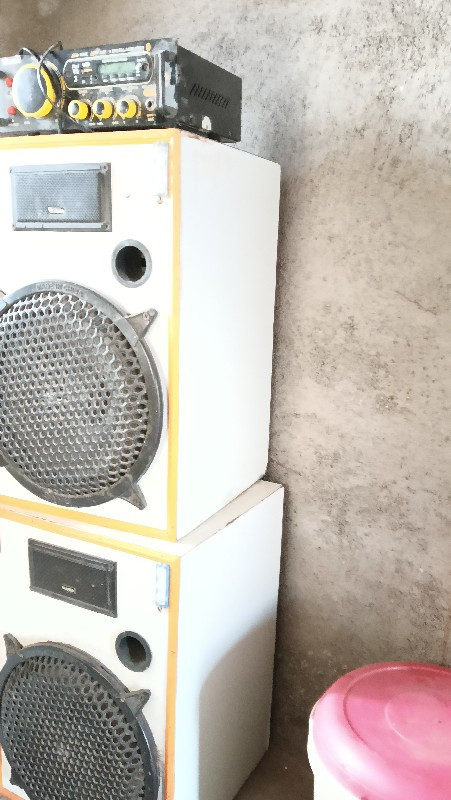 OPPO K5g સાથે બે સાઉન્ડ એમ્પ્લીફાયર