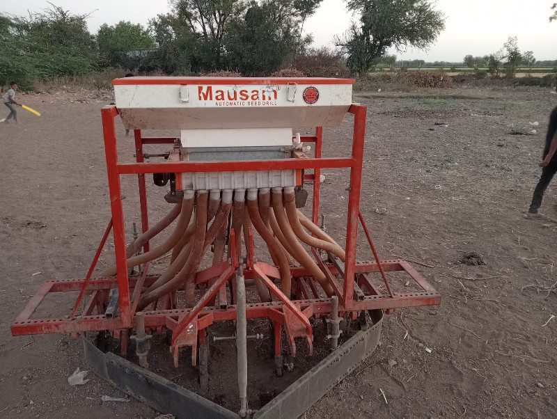 મીની ટ્રેક્ટર નો વાવણયો વેસ્વનો છે