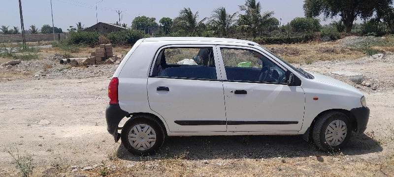 ફોર વ્હીલ-કાર વેચવાની છે