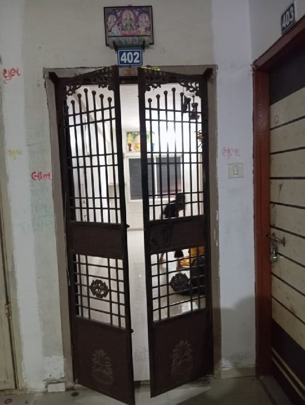 2BHK ફ્લેટ વેચવાનો છે