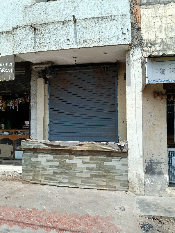 માંગરોળમાં દુકાન વેચવાની છે.