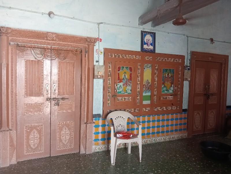 ઘર નો લાકડાં નો જુનો કાટમાળ