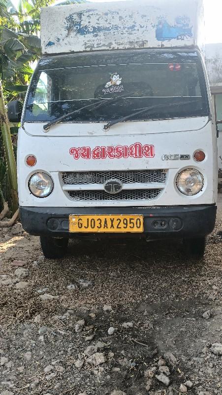 ગાડી માં ટાયર પણ 4 નવા છે