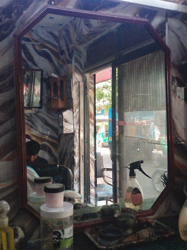 3 glass hir cutting shop