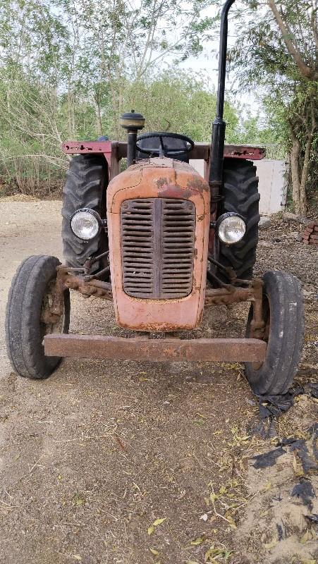 ટ્રેક્ટર વેચવાનું છે