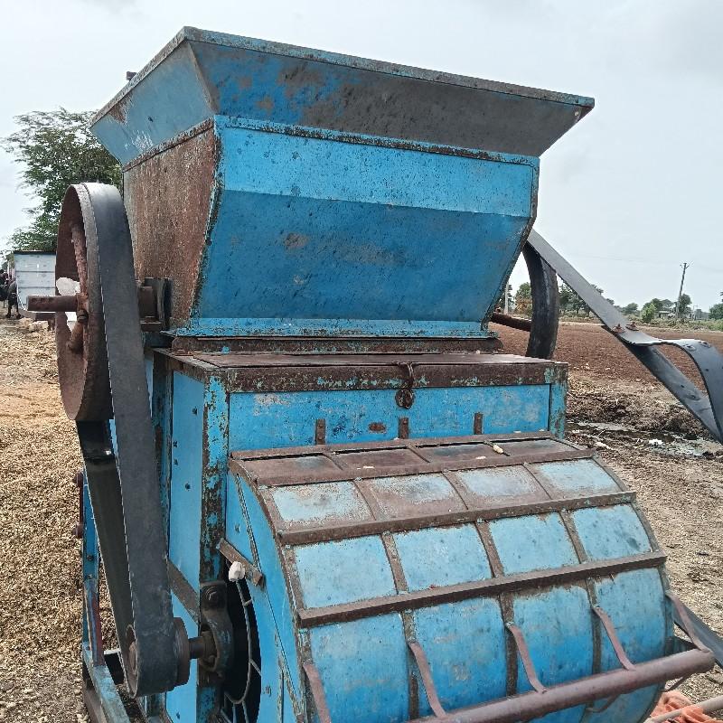 આખો કમ્પ્લીટ છે ચારજારીઓને બે ચાઇન