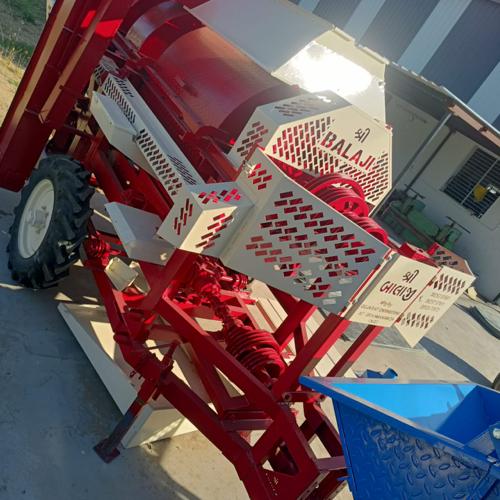 श्री બાલાજી થ્રેસર મોડલ-2024
ડબલ એલિવેટર 
1.કાંધુ પણ ઓટોમેટિક એલિવેટર દ્વારા જાય થ્રેસર માં 
2.બીજું એલિવેટર ડાયરેક્ટ ટ્રોલી માં પાક જાય 
બધા જ પ્રકાર ના શિયાળુ પાક નીકળે છે 
એક દમ ચોખું નીકળે 
3 કટર 
બધા પાક ના ચારના છે