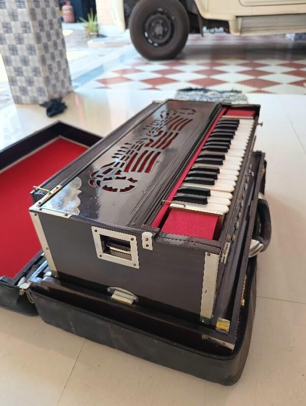 હાર્મોનિયમ  ( 13 સ્કેલ )