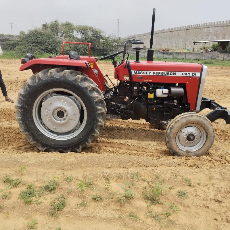 ટ્રેકટર વેચવાનું છે