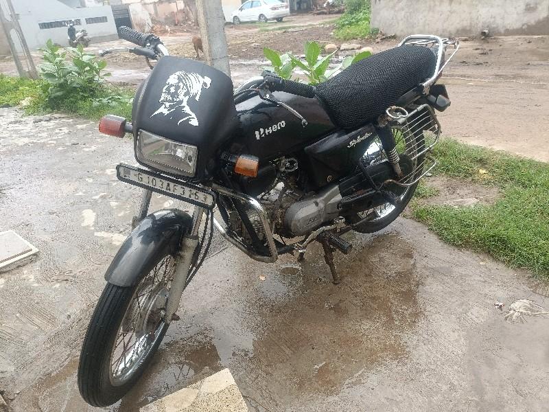 સ્પ્લેન્ડર ગાડી વેચવાની છે.