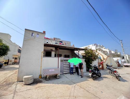 અમરેલી બ્રાહ્મણ સોસાયટી માં પોણો વસો જગ્યા વાળું મકાન વેચવાનું છે.