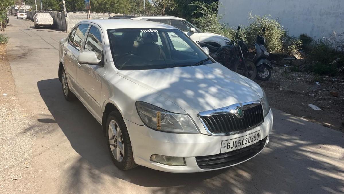 ફોર વ્હીલ વેચવાની છે