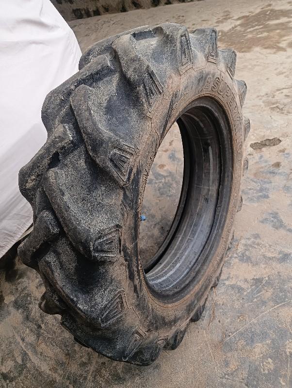 મીની ટ્રેક્ટરનું ટાયર વેચવાનું છે.