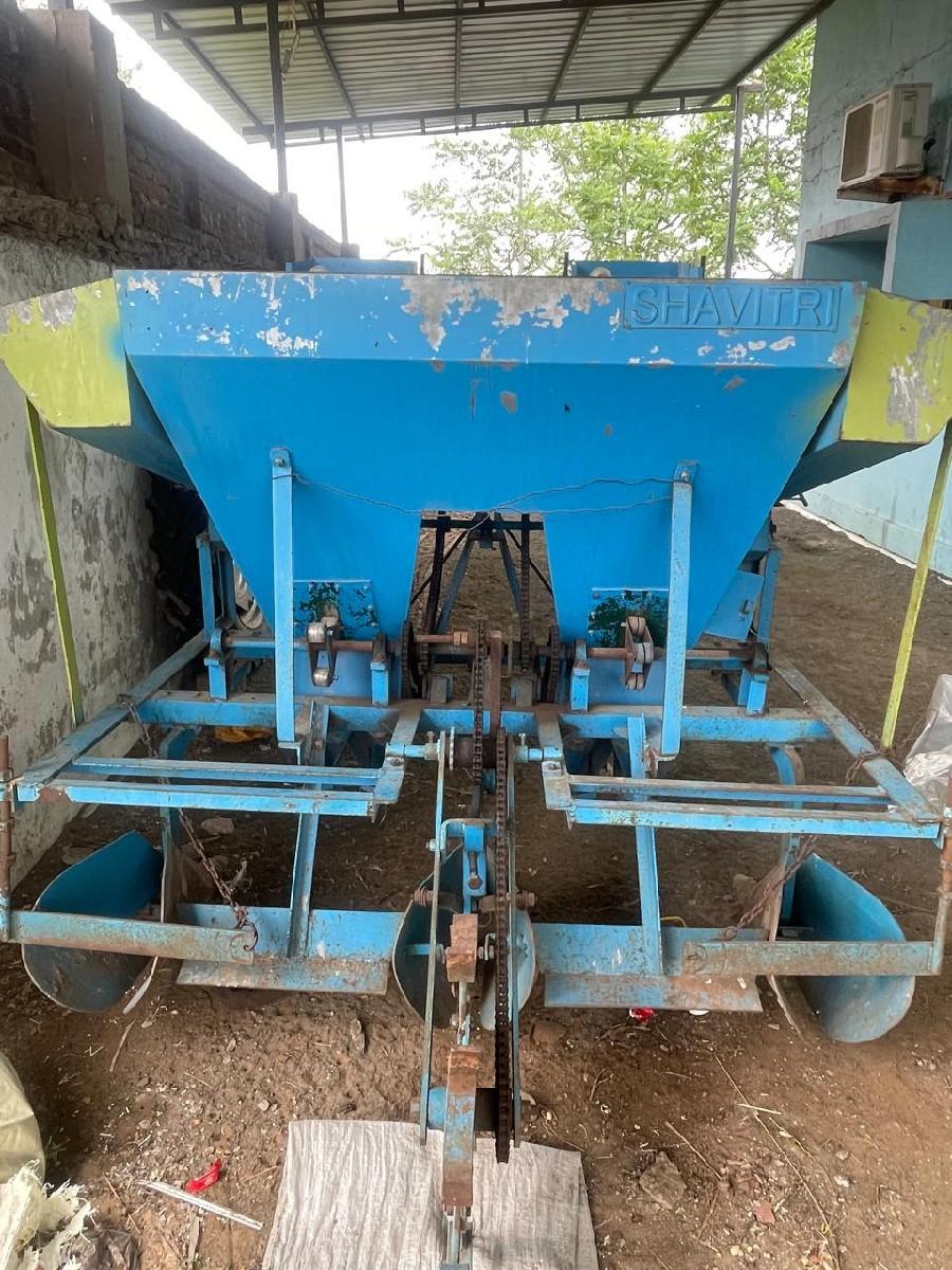 બટાકાનું પ્લાન્ટર વેચવાનું છે