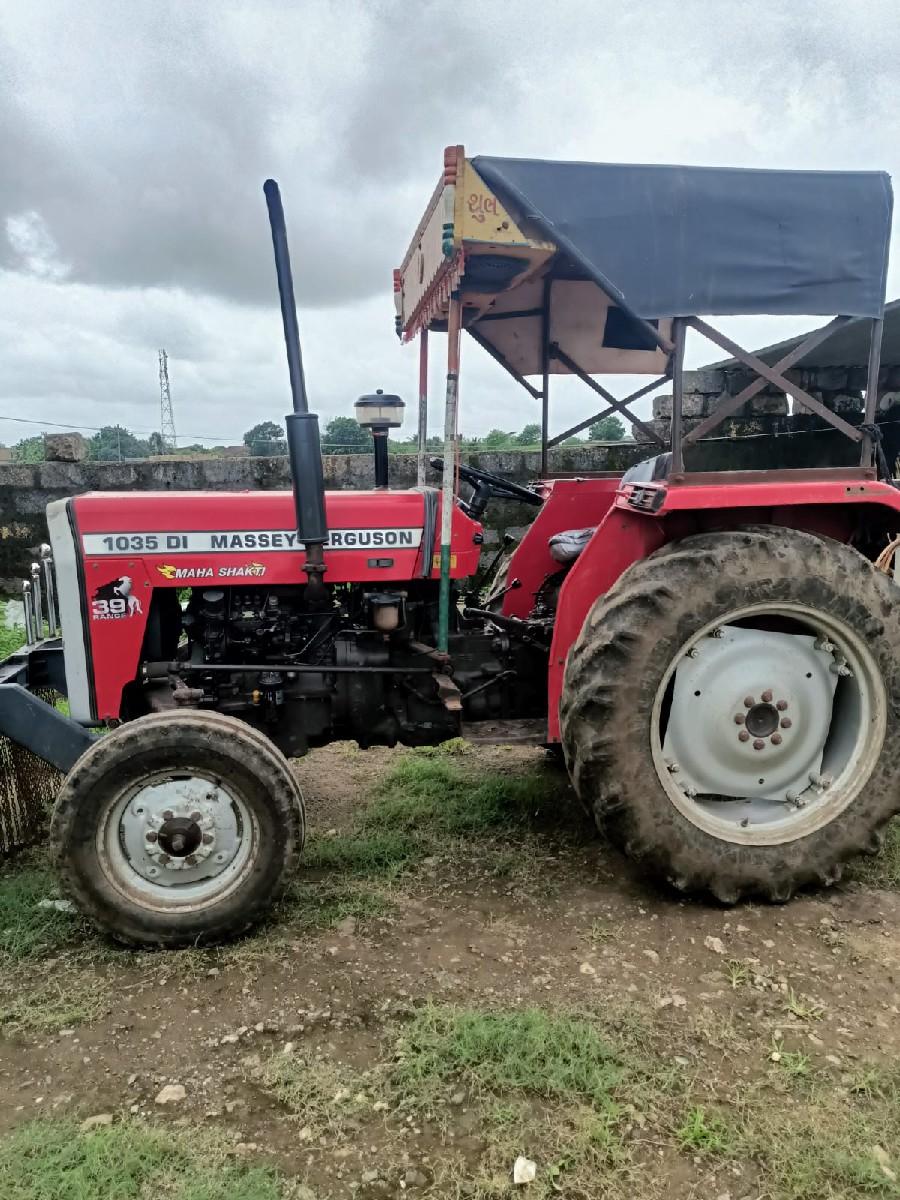 1035 di Massey Ferguson