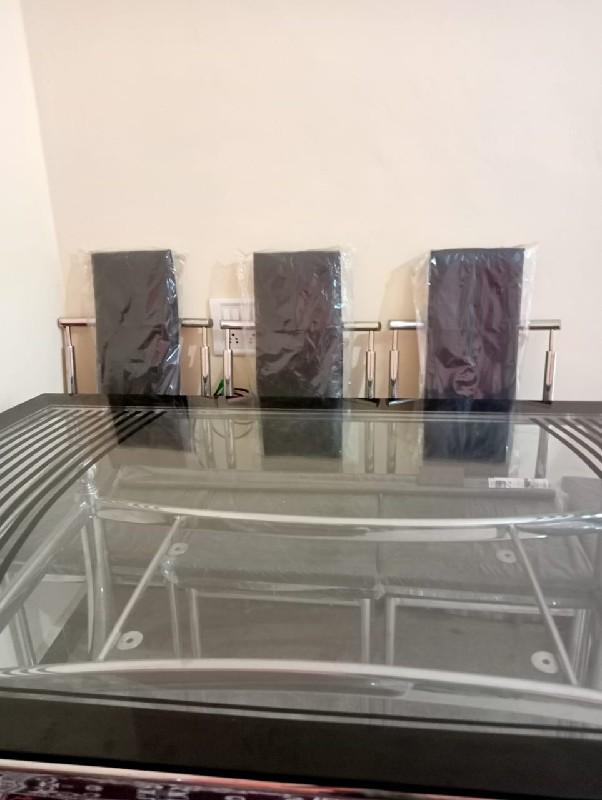 ડાઇનીગ વેચવાનુ છે.