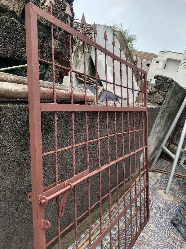 લોખંડ નો ડેલો વેંચવા નો છે.