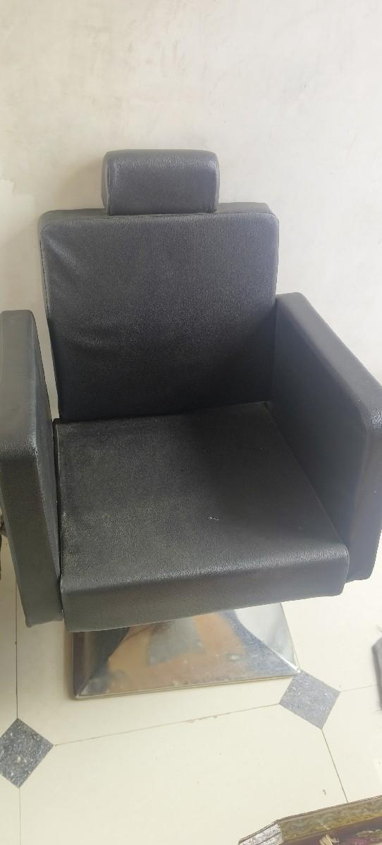 બ્યુટી પાર્લર્સ  ખુરશી