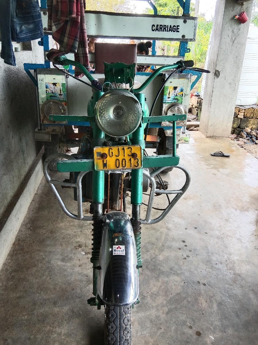 ખુશ્બુ રીક્ષા વેચવાનુ છે