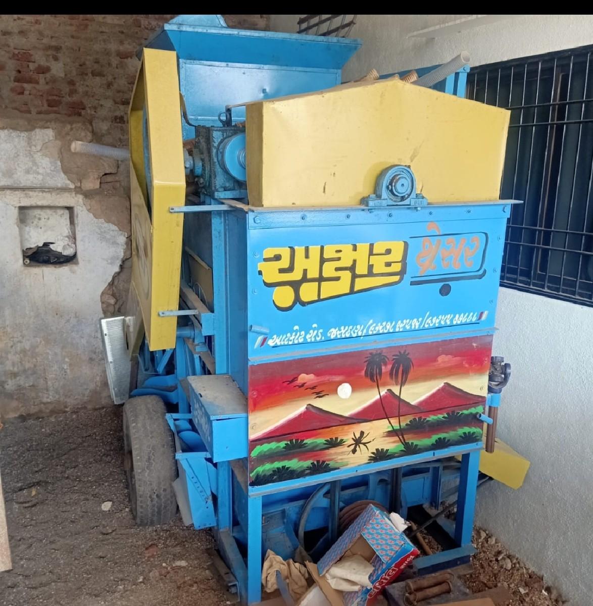 થ્રેસર વેશવાનું છે
અક્ષર કંપની