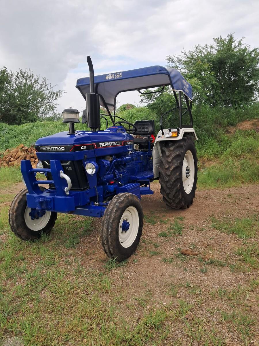 ટ્રેક્ટર વેચવા નું છે