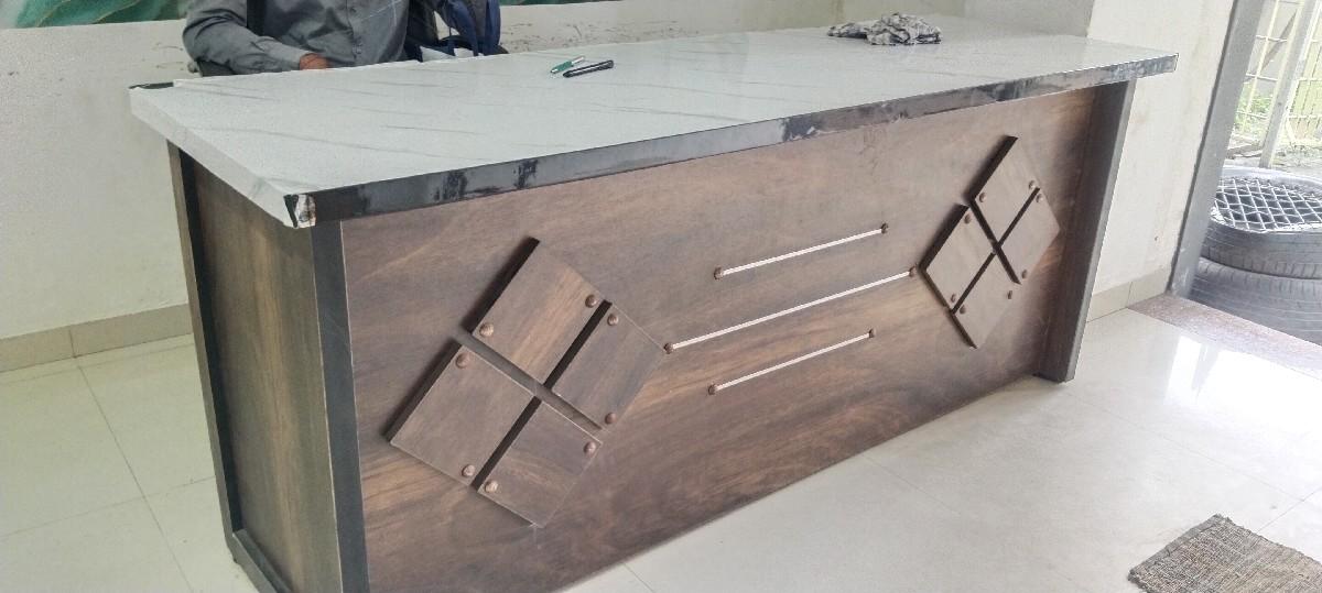 ટેબલ વેચવાનું છે