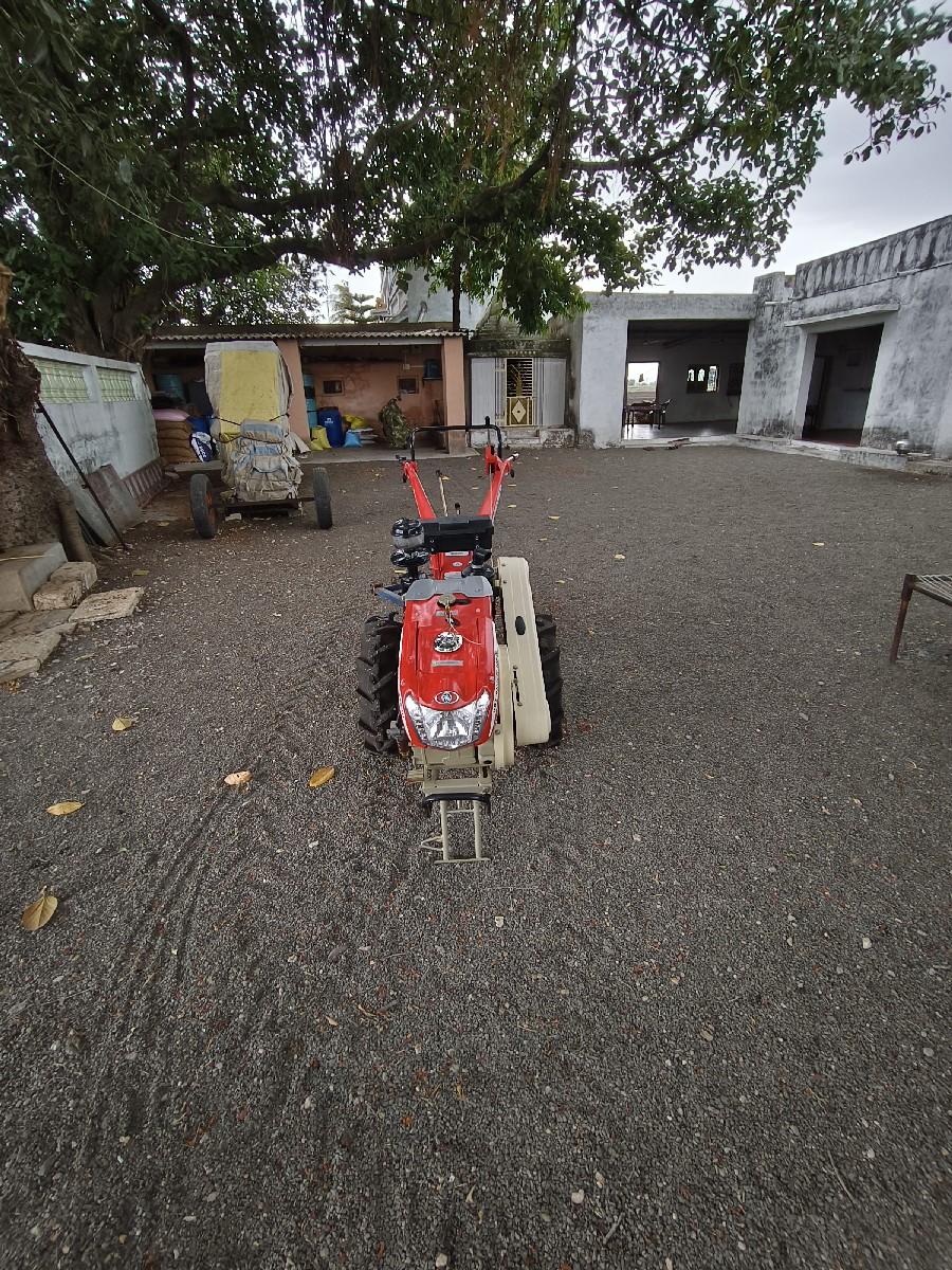 આ ટ્રેક્ટર વેસવાનુ છે