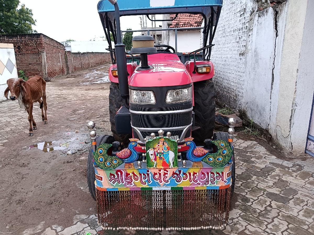 ટ્રેકટર વેચવાનું છે