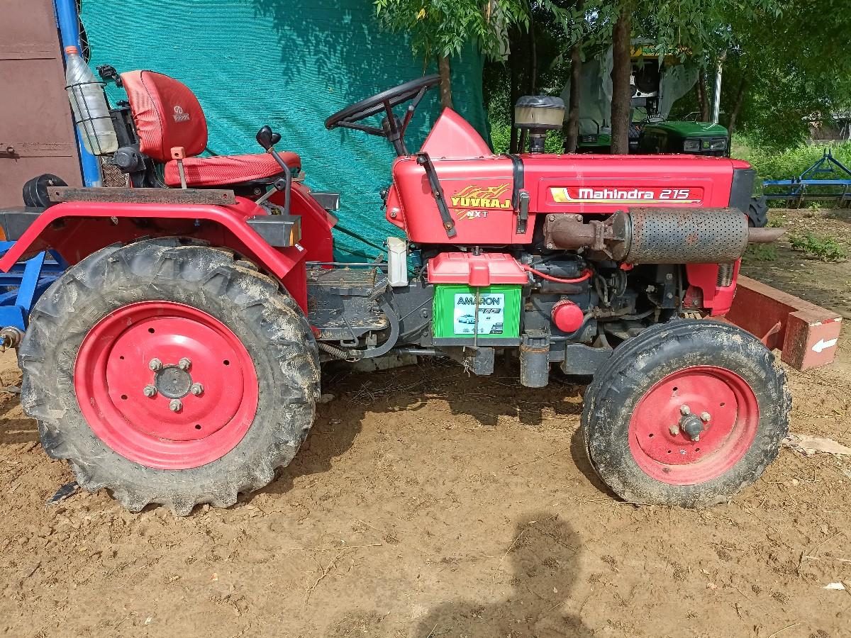 MAHINDRA YUVRAJ 215 વેચવાનું સે.