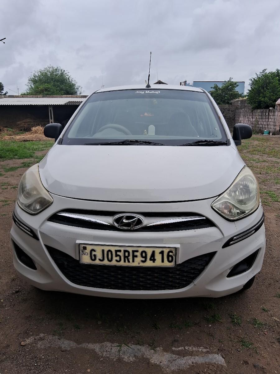 ફોર વ્હીલ કાર વહેંચવાની છે