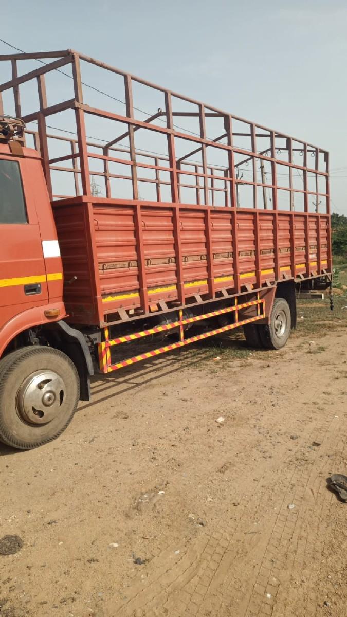 ટાટા 709 એલ .પી .ટી પાછળ નીબોડી