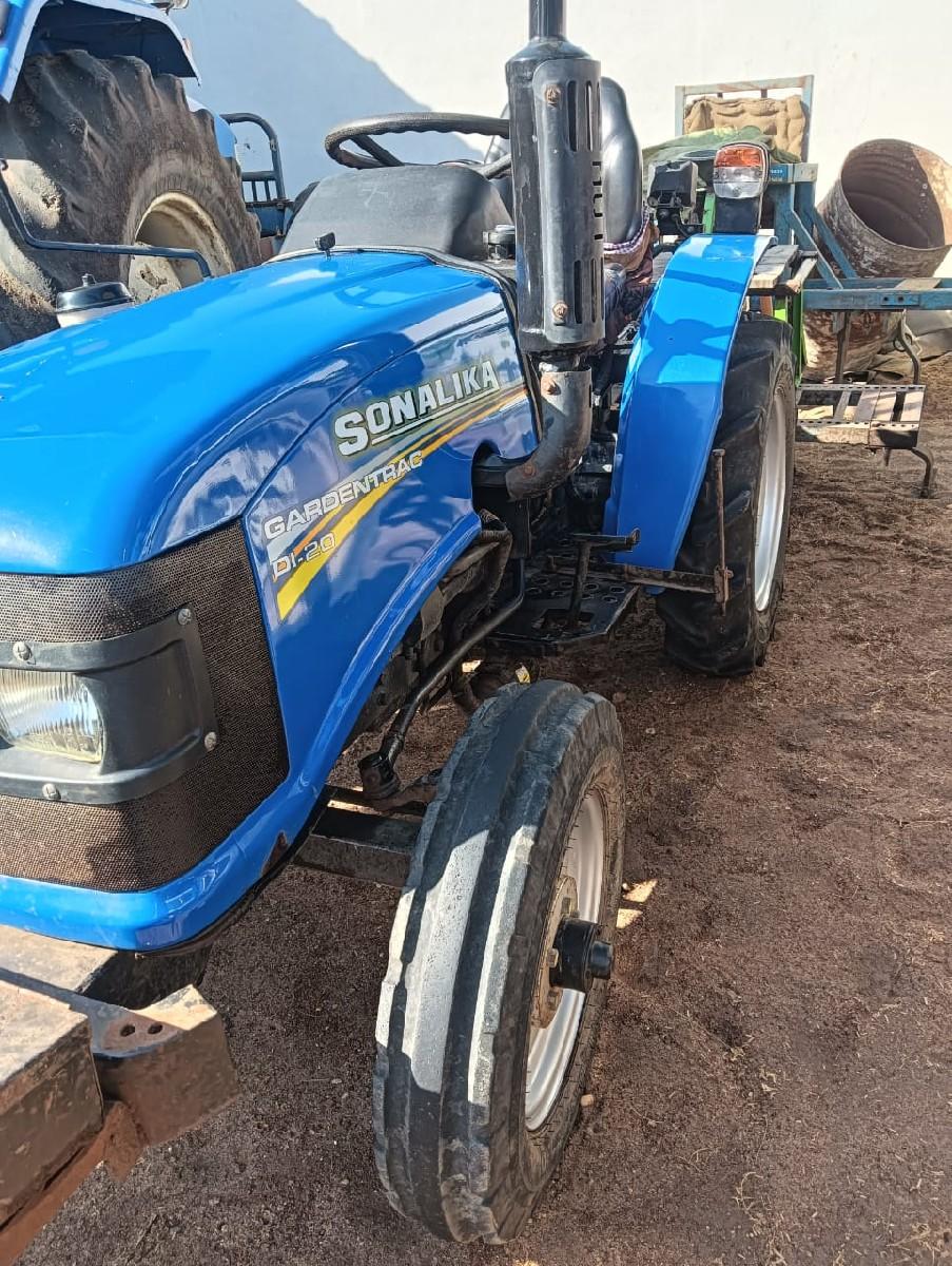 નાનું ટ્રેકટર વેચવા નું છે