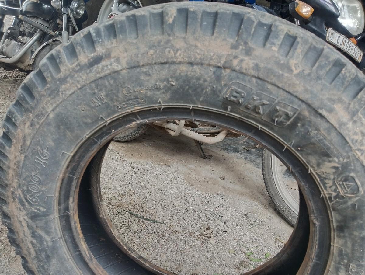 ટ્રેક્ટર ના આગલા ટાયર 2