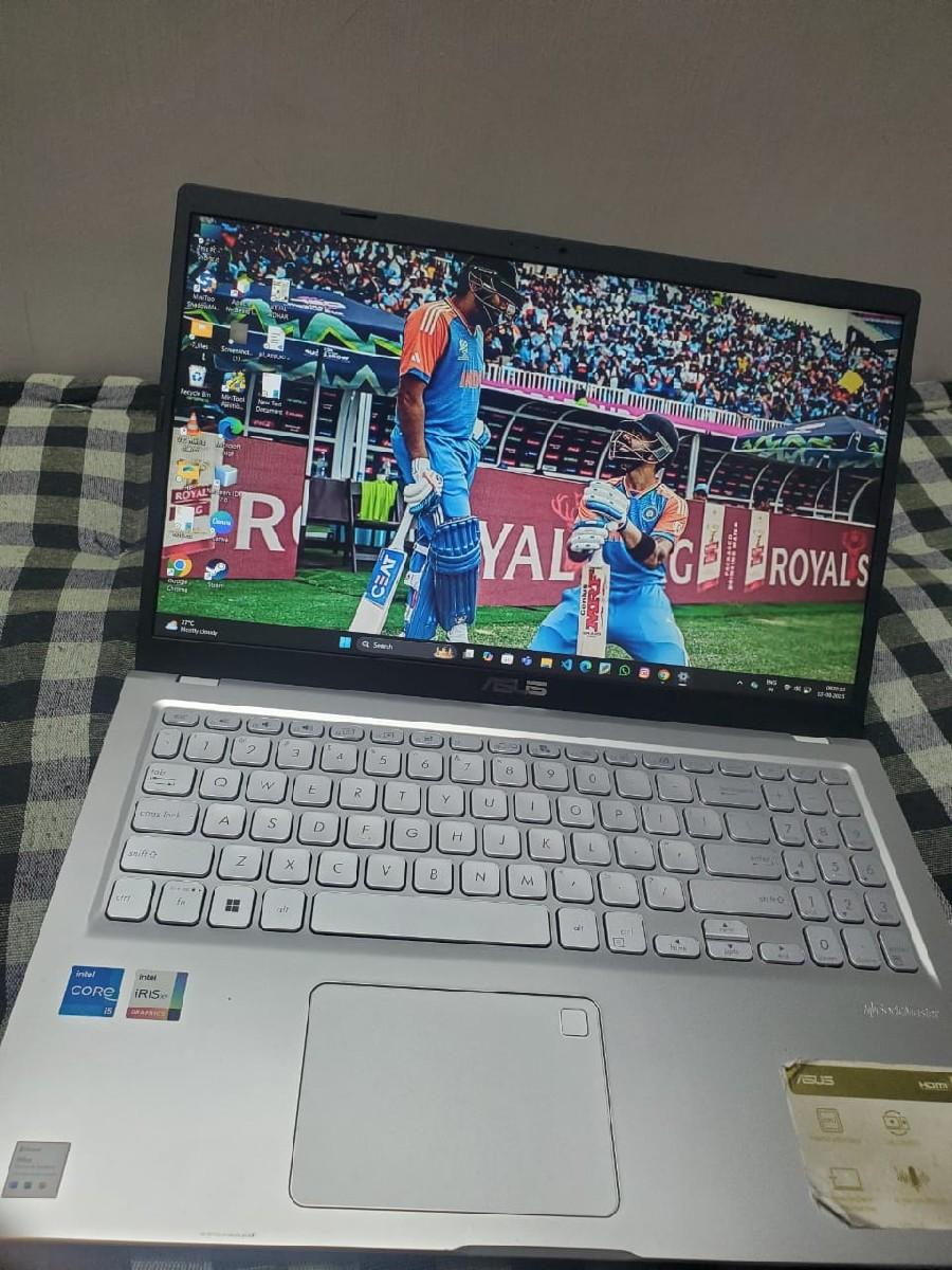 ASUS Vivobook 15 Core i5 
11th Gen