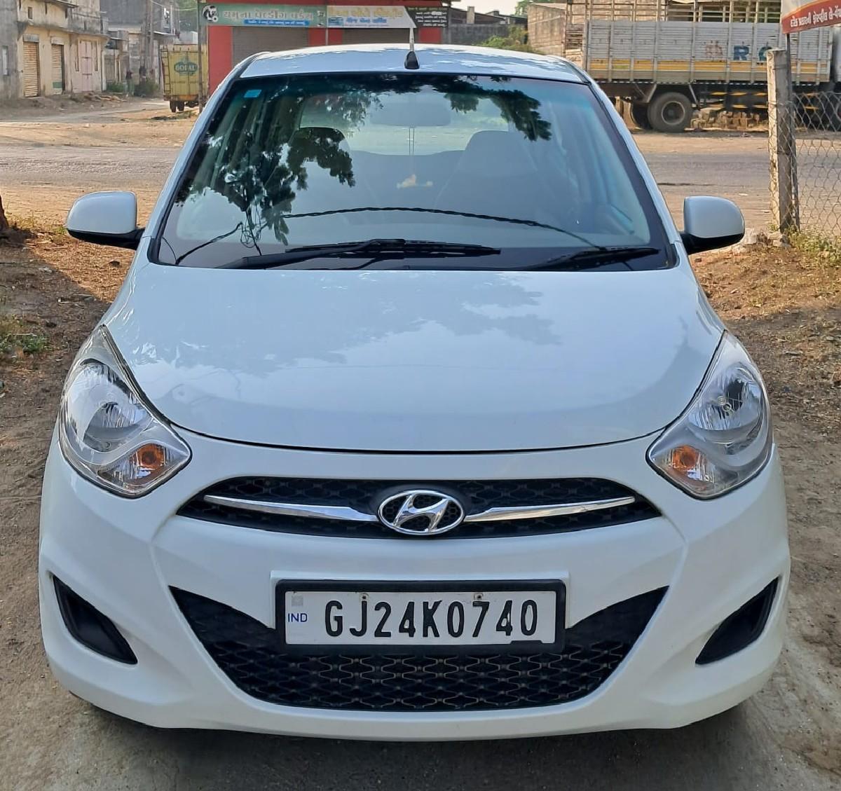 ફોર વ્હીલ-કાર વેચવાની છે