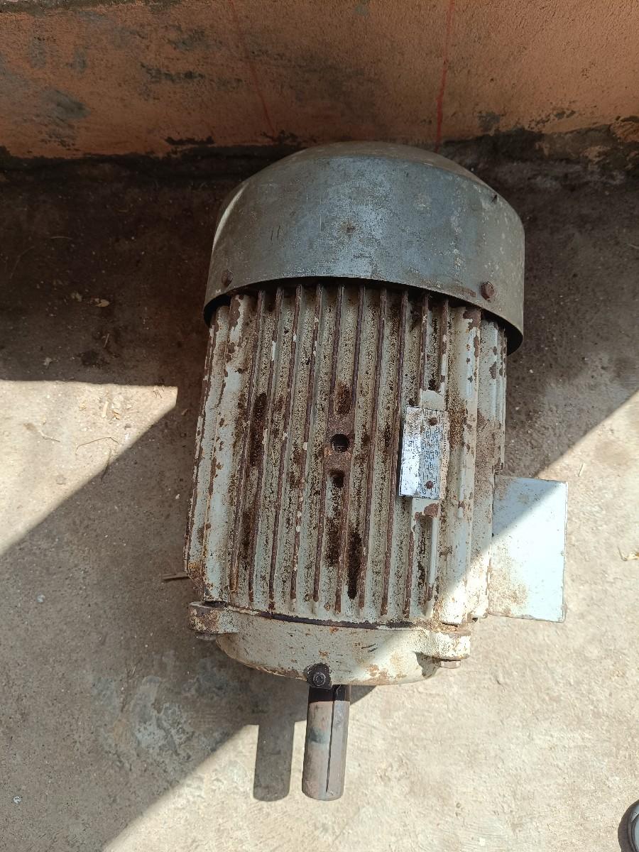 લુબી મોટર  ૧૨.૫  ની થરૅસર ની