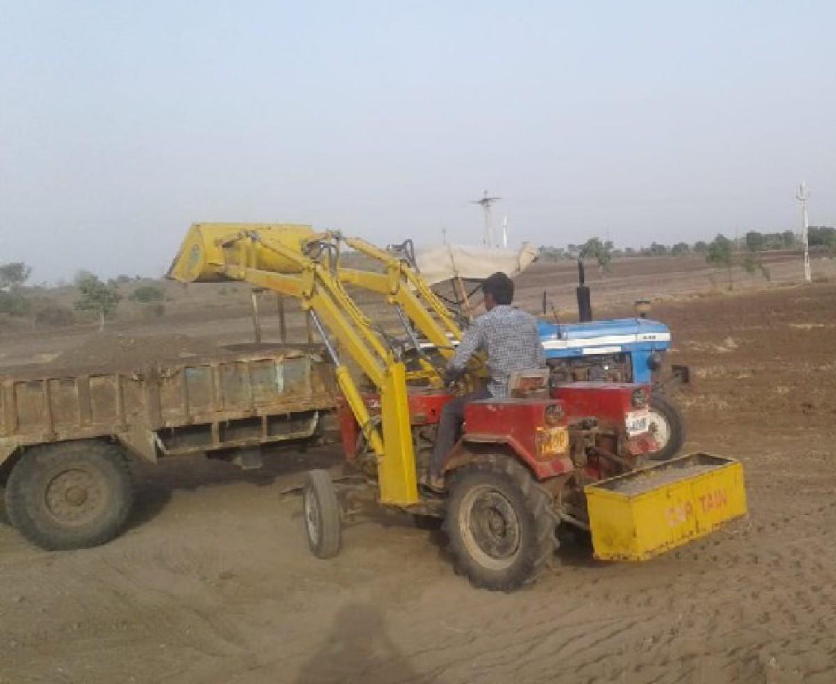 મીની ટ્રેક્ટર નુ લોડર