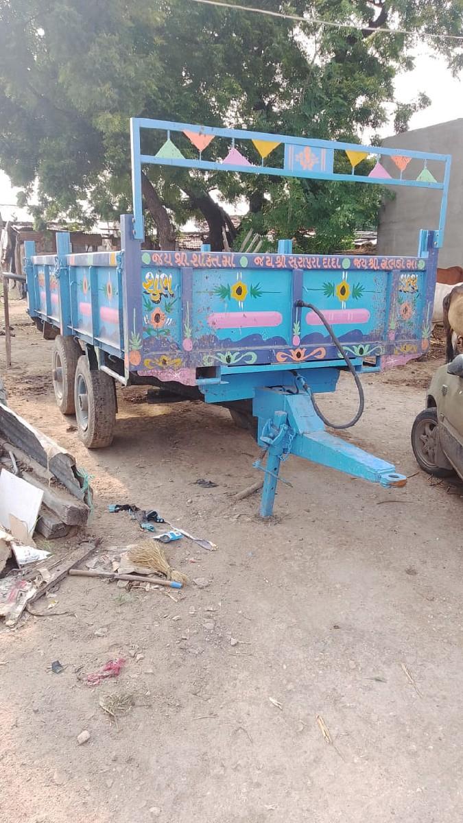 વેચવાની છે