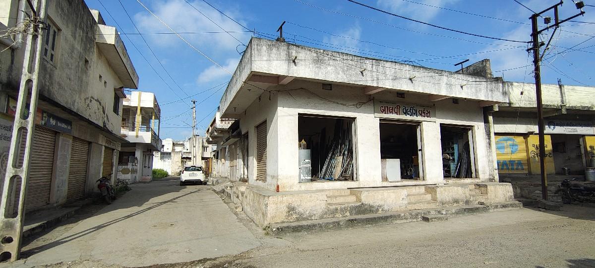 દુકાન સાથે મકાન વેચવાનું છે