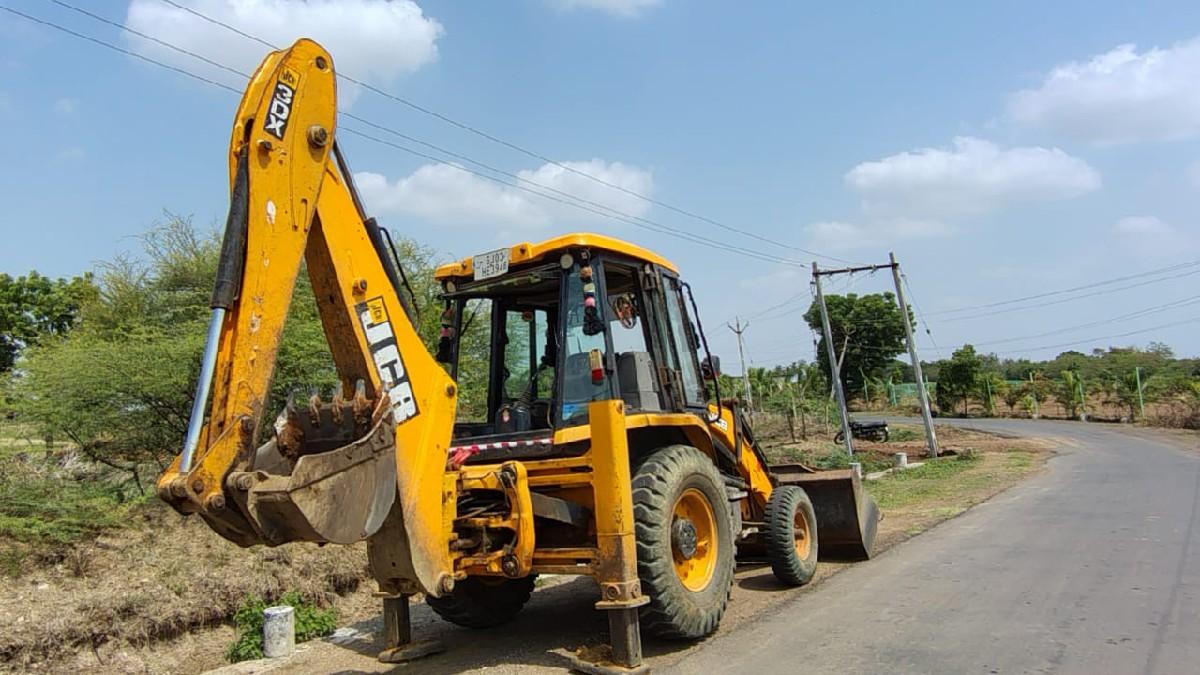 જેસીબી વેચવાનું છે