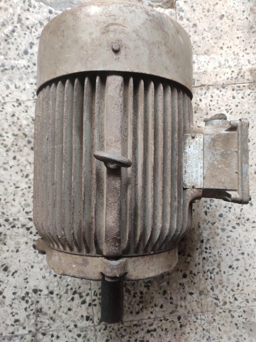 મોટર વેચવાની છે. ઓપનર માટે