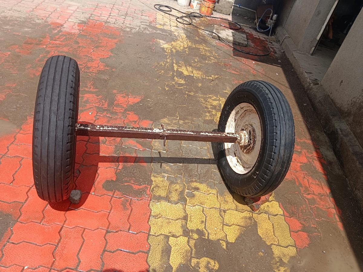 700/19 ના ટાયર ને ધરો આખો સેટ