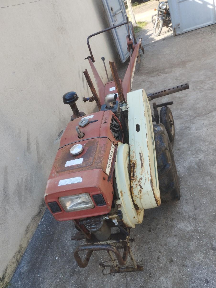 ટ્રેક્ટર વેચવાનું છે