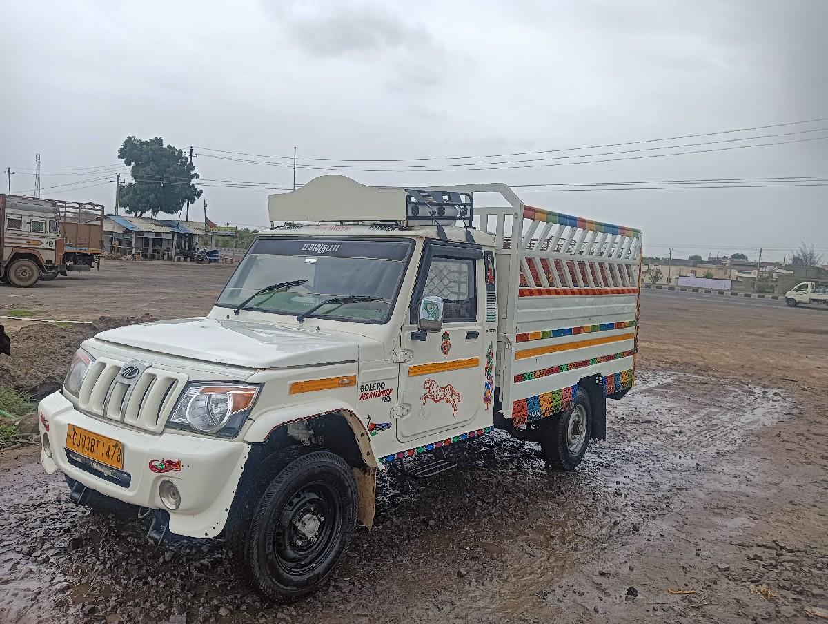 બોલેરો પીકપ