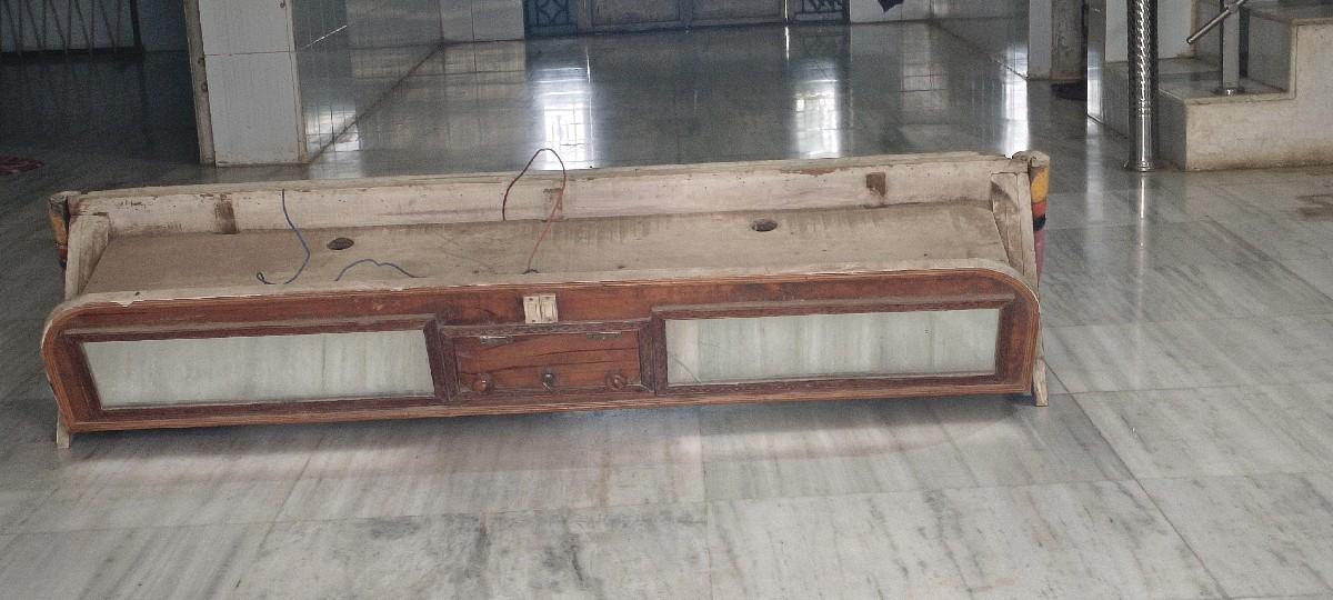 મોહટી વેસવાની છે અને બમફળ વેસવાનુ છ