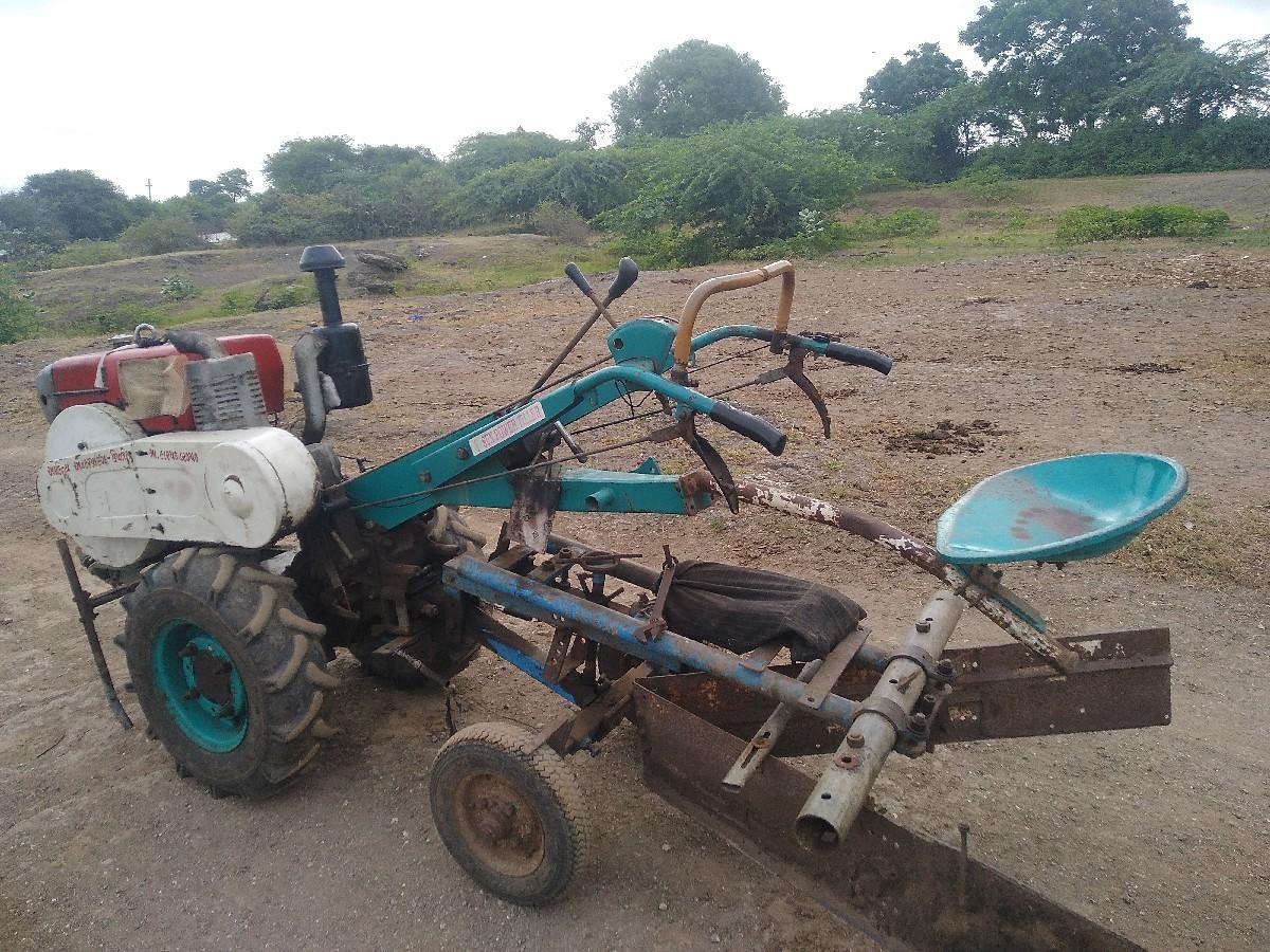 શીંગડા વાળું ટ્રેક્ટર
